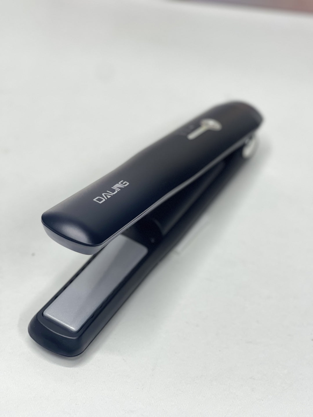 اتو موی قابل حمل بی‌سیم با شارژ تایپ سی ، کوچک و قابل شارژ، مناسب برای خانم‌ها و دختران