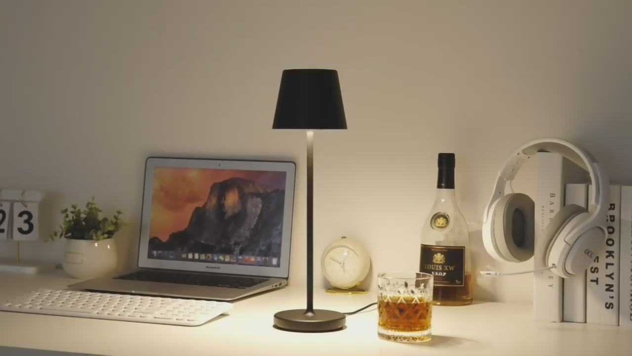 چراغ رومیزی ال ای دی با کنترل لمسی – قابل شارژ