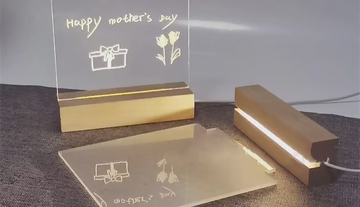 تحفهٔ خوش‌آمدگویی ویژه با پایهٔ چوبی و وسایل برقی نوشتاری